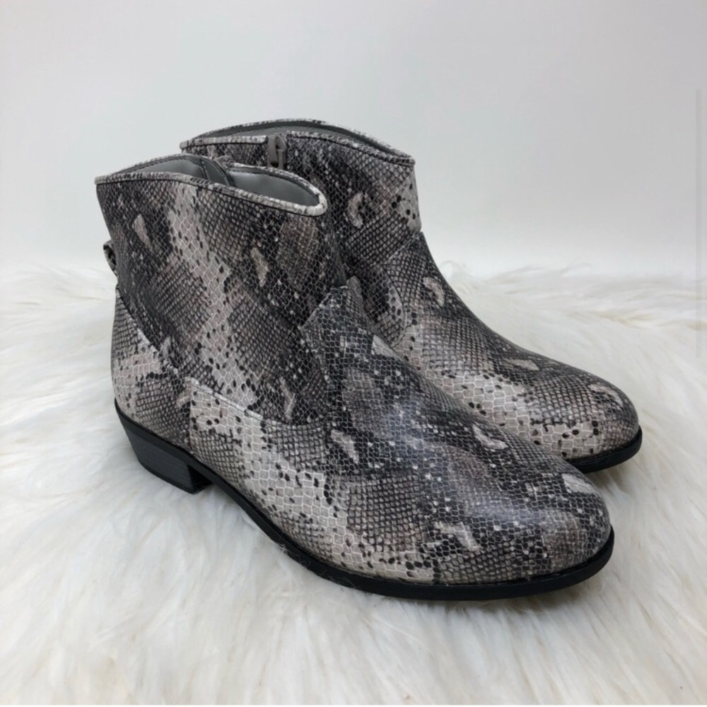 Cat & Jack Kids Snake Print Boots - Gray and Black